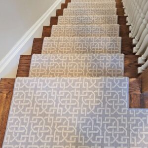 Traditional contemporary cream patterned stair runner.png